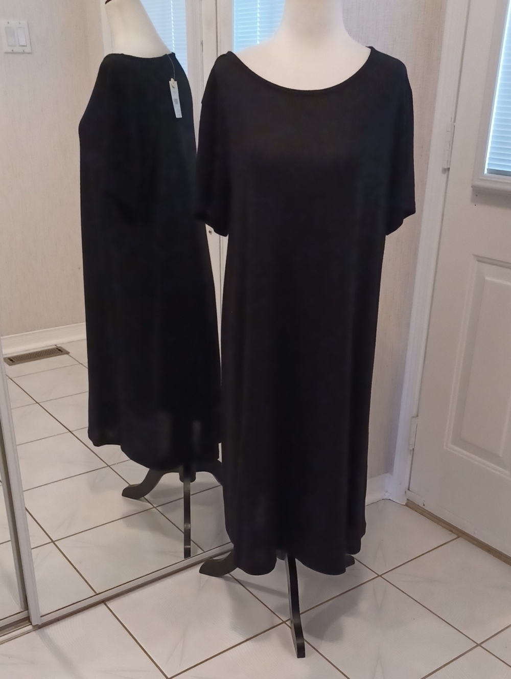 4/$60 New Classic Black Shift Dress - Size XL